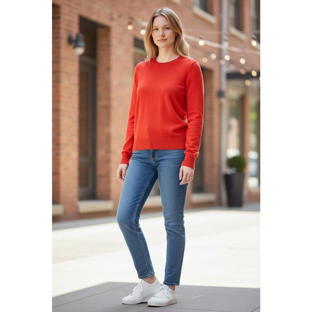 Banana Republic Women's Crew Neck Sweater in Red 100% Extra Fine Merino Wool Sm.